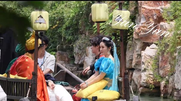 谢娜异域风造型路透谢娜异域公主 娜姐这异域造型，氛围感十足，生日快乐，节目里等你