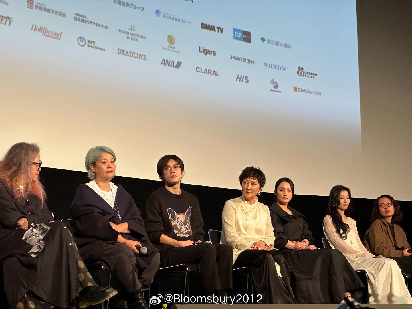 #蒋勤勤说和易烊千玺像两只刺猬# 蒋勤勤的话为《小小的我》增添了独特韵味。“两只