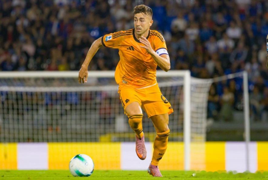 罗马前锋沙拉维接受意甲官方频道的采访，谈到了自己效力罗马的经历和感受，以及本赛季