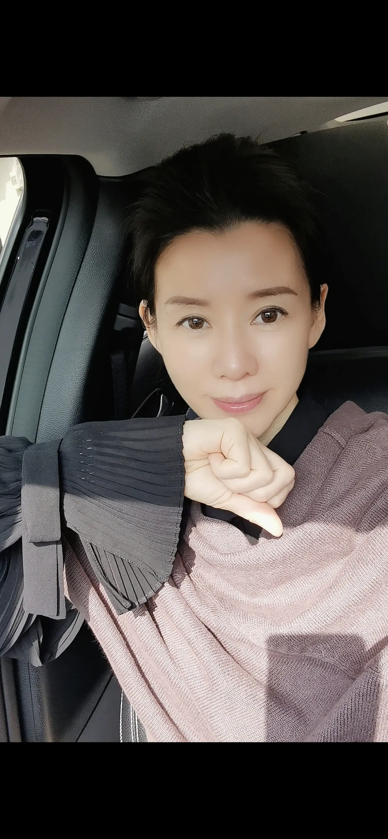 “岁月深长，万物有期，愿努力生活的我们各有各的风雨灿烂”