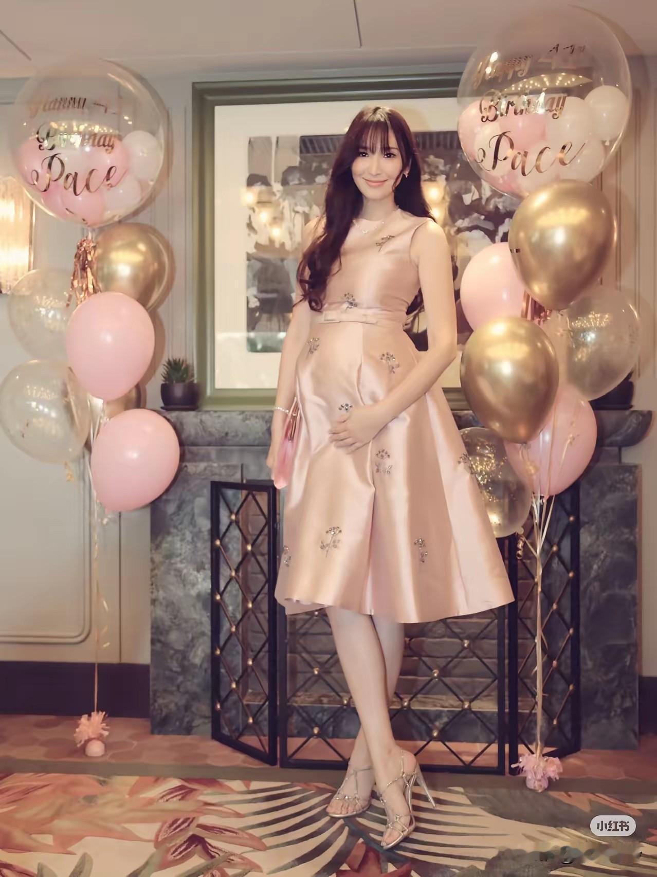 吴佩慈婆婆被抓这事儿，想想都觉得够她闹心的。吴佩慈一直想嫁入豪门，为了融入那个家