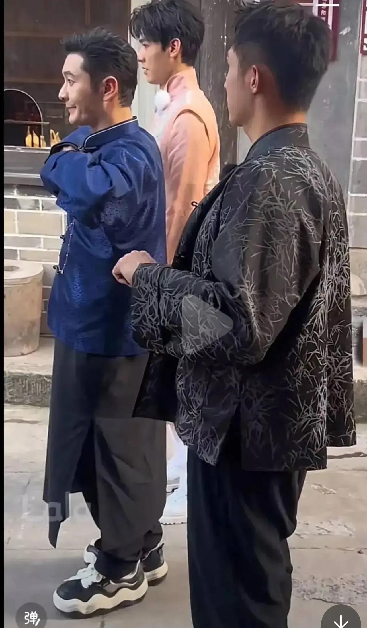 黄晓明一米八的身高，为什么还总是要穿松糕鞋呢？难道还有当篮球运动员的打算？[捂脸