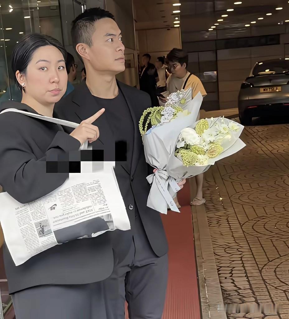 林青霞的大女儿31岁刑爱林近照曝光，没有继承一点林青霞的高颜值，和父亲刑李源长得