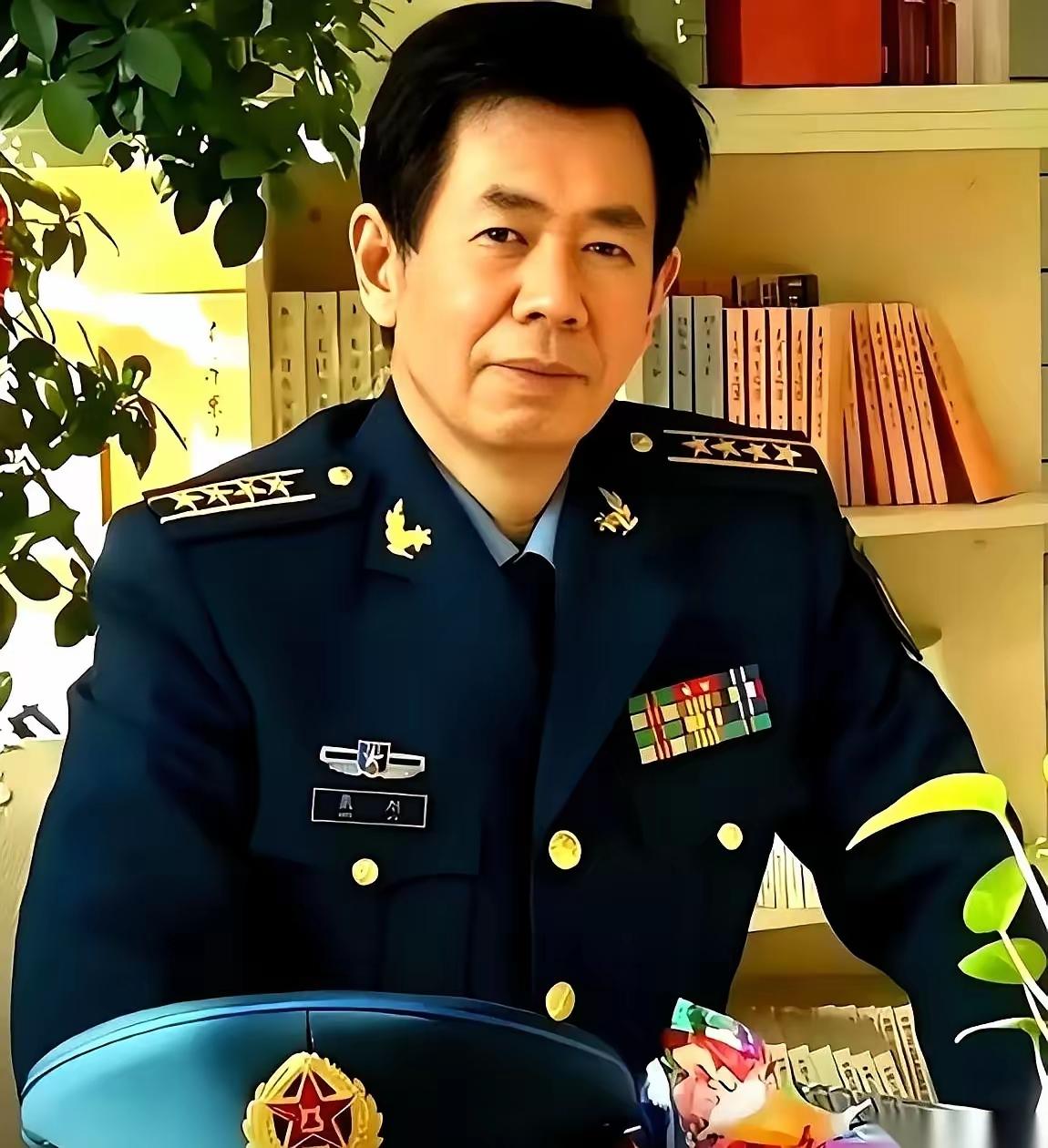 一个叫戴旭的教授，说了句特扎心的话。
 
他在一档节目里被问到“解放军是否任何情