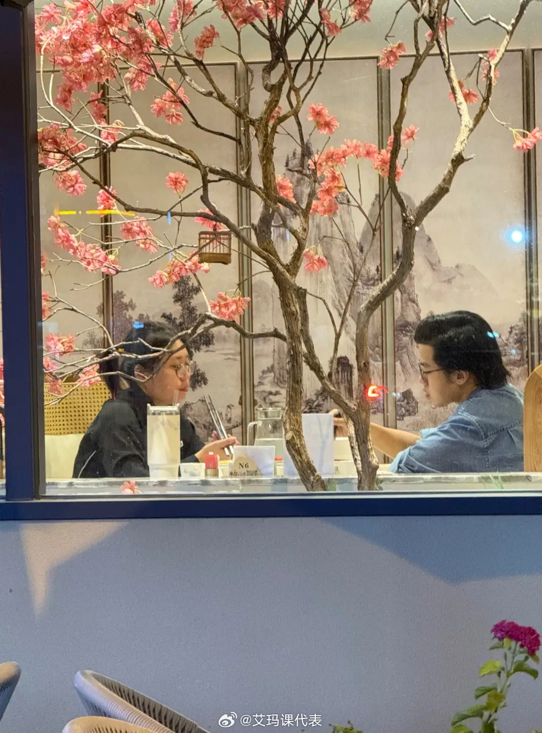 李雪琴王一通约会李雪琴与男友约会 李雪琴与男友约会，感情很稳定 ​​​