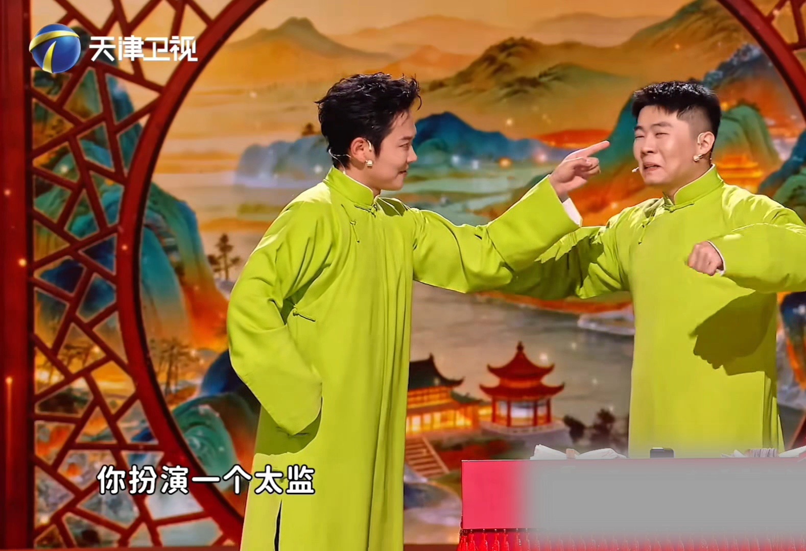 初五迎财神还得看孟鹤堂周九良天津卫视相声春晚 孟鹤堂周九良这波是把财神爷“沉浸式