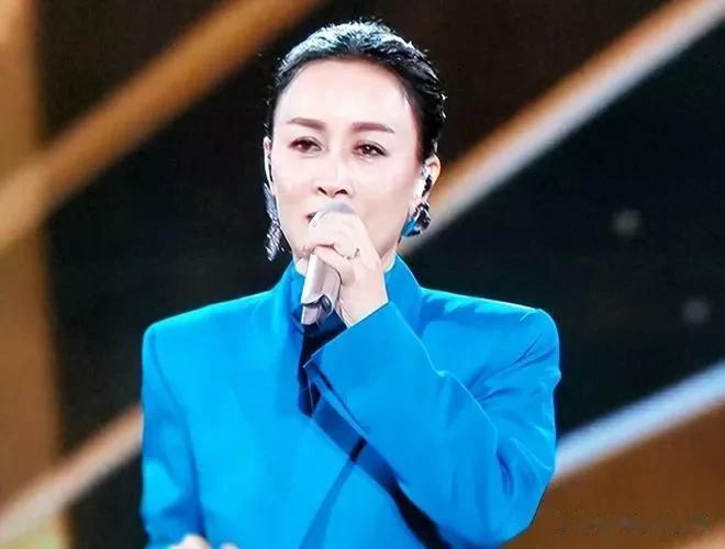 央视春晚！老百姓最不想看到的5位女明星

第1，张凯丽

第2，章子怡

第3，