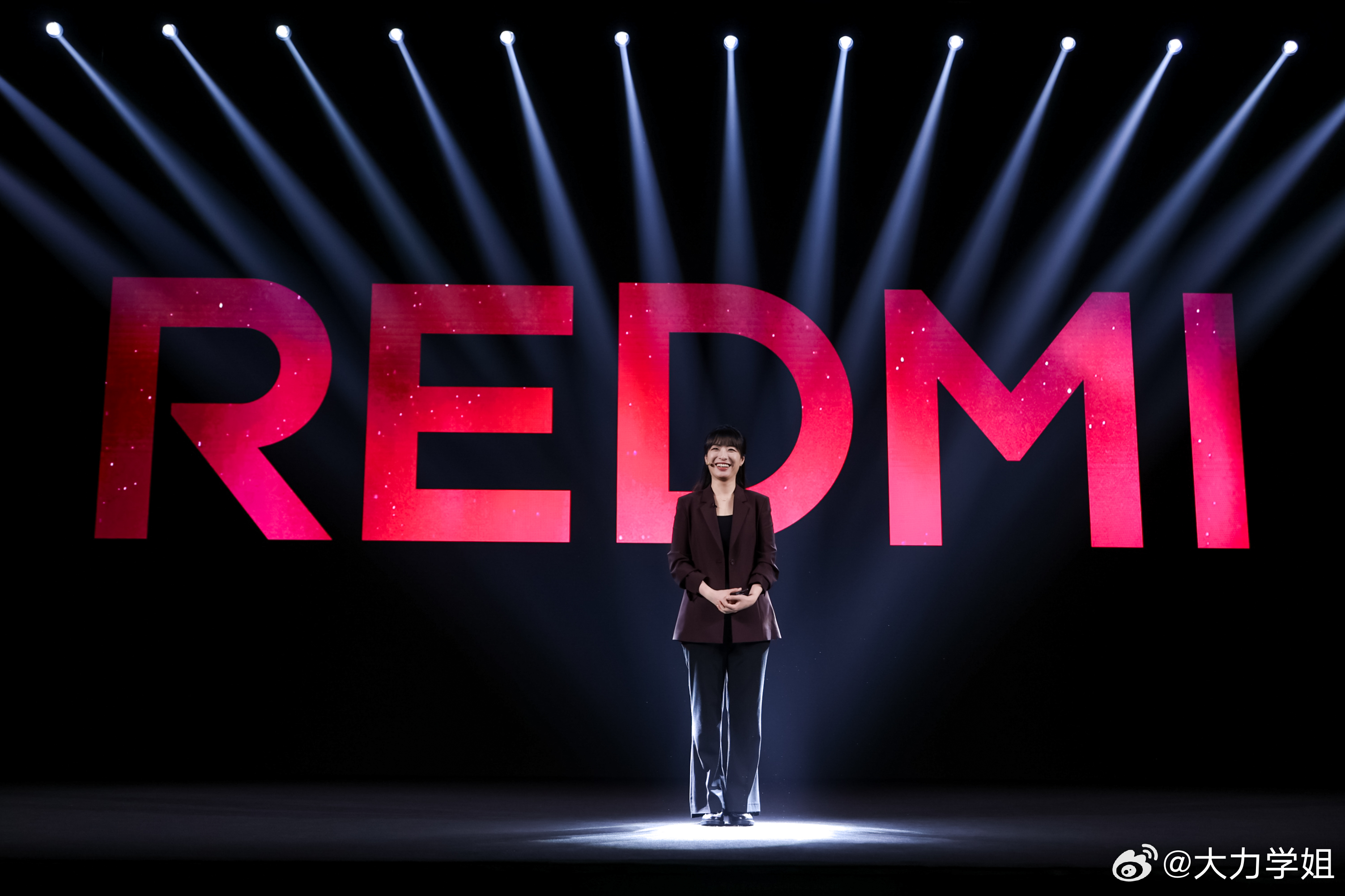 K100 Pro终于亮相啦！REDMIK1006.59英寸黄金尺寸，握着手感刚刚