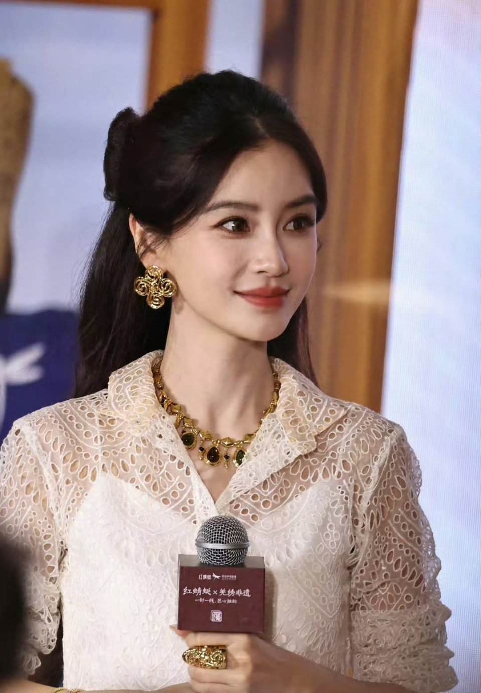 angelababy这个生图状态这么好，不知道在挑什么 