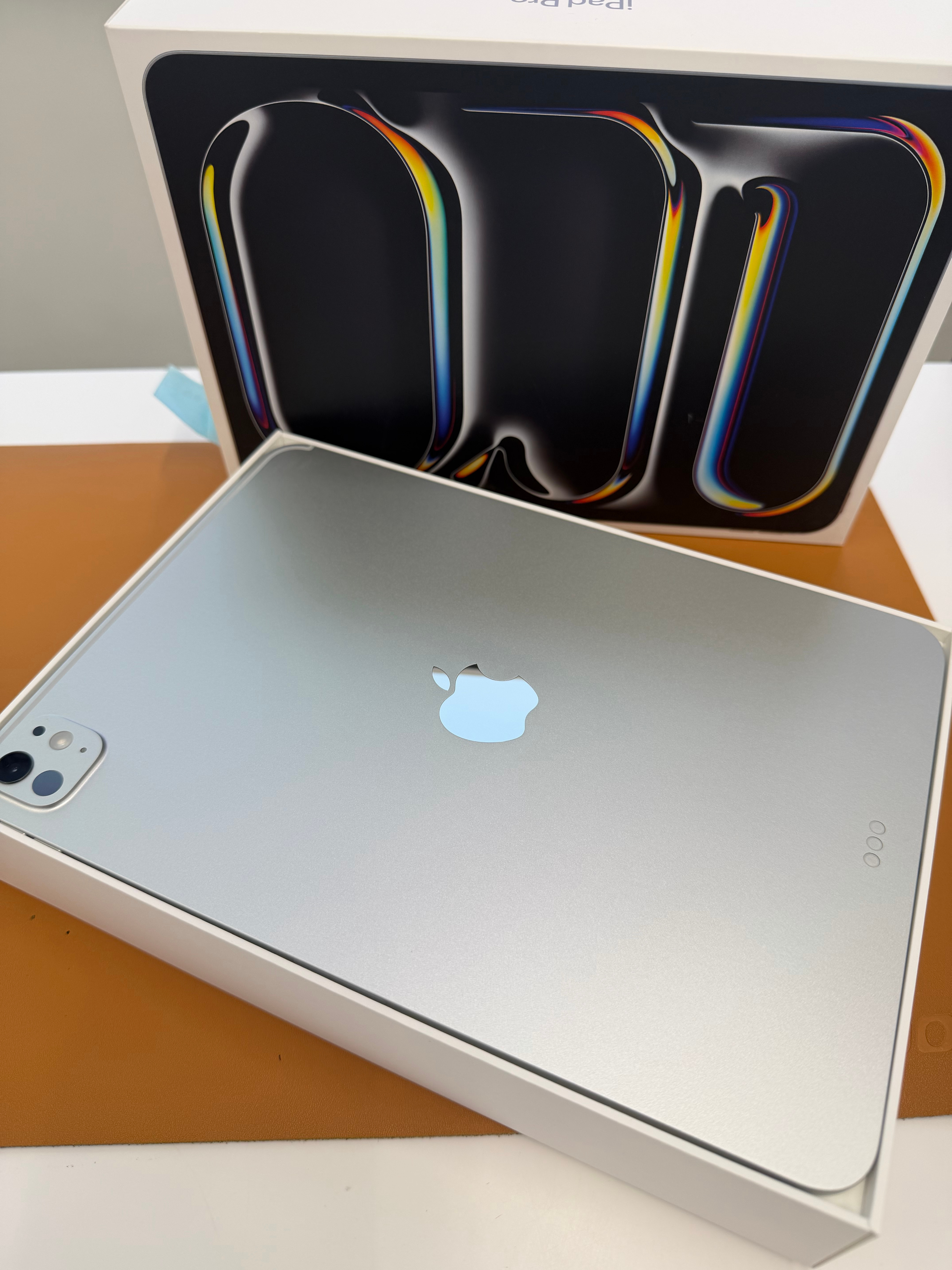 iPad真的不能长期放着不充电之前的有段时间没用电池就坏掉了续航贼差，动不动就没