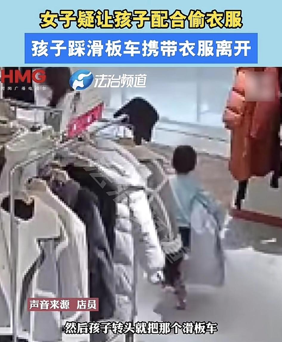 服装店老板曝光了自家衣服被偷的整个过程，一名女子过来店里选衣服，当时选了一件紫色
