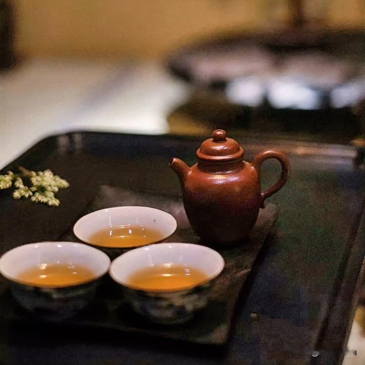 《茶淬灵兮·九歌体》
桂薪烈兮沸水腾，茶烟袅兮绕青藤。
浮沉转兮百淬炼，心自静兮