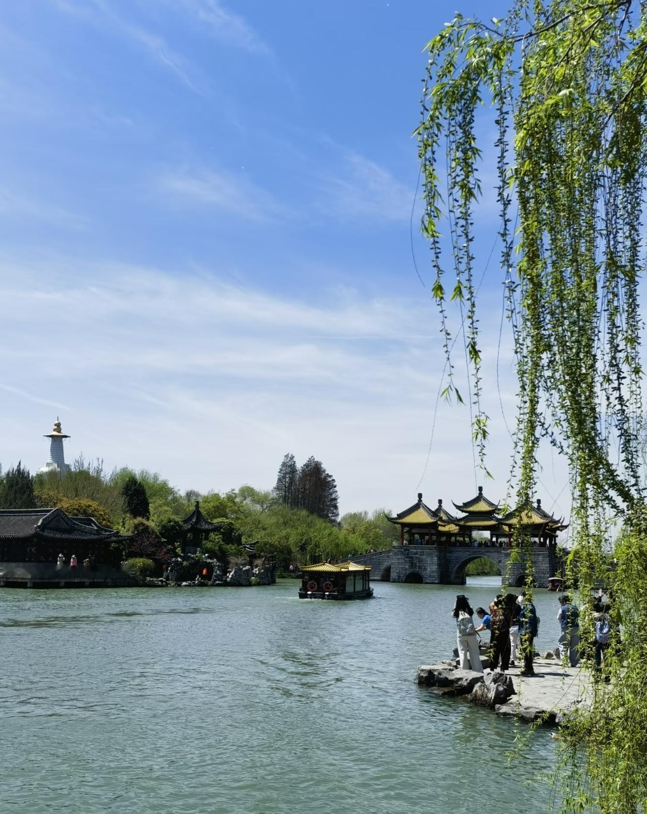 随手拍张照我在公园里拍摄的一张：风景如画