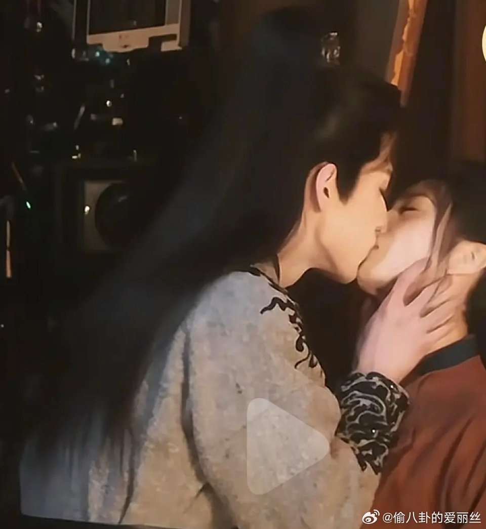 我们阿牛，这是有什么癖好啊，亲zui爱掐脖子 