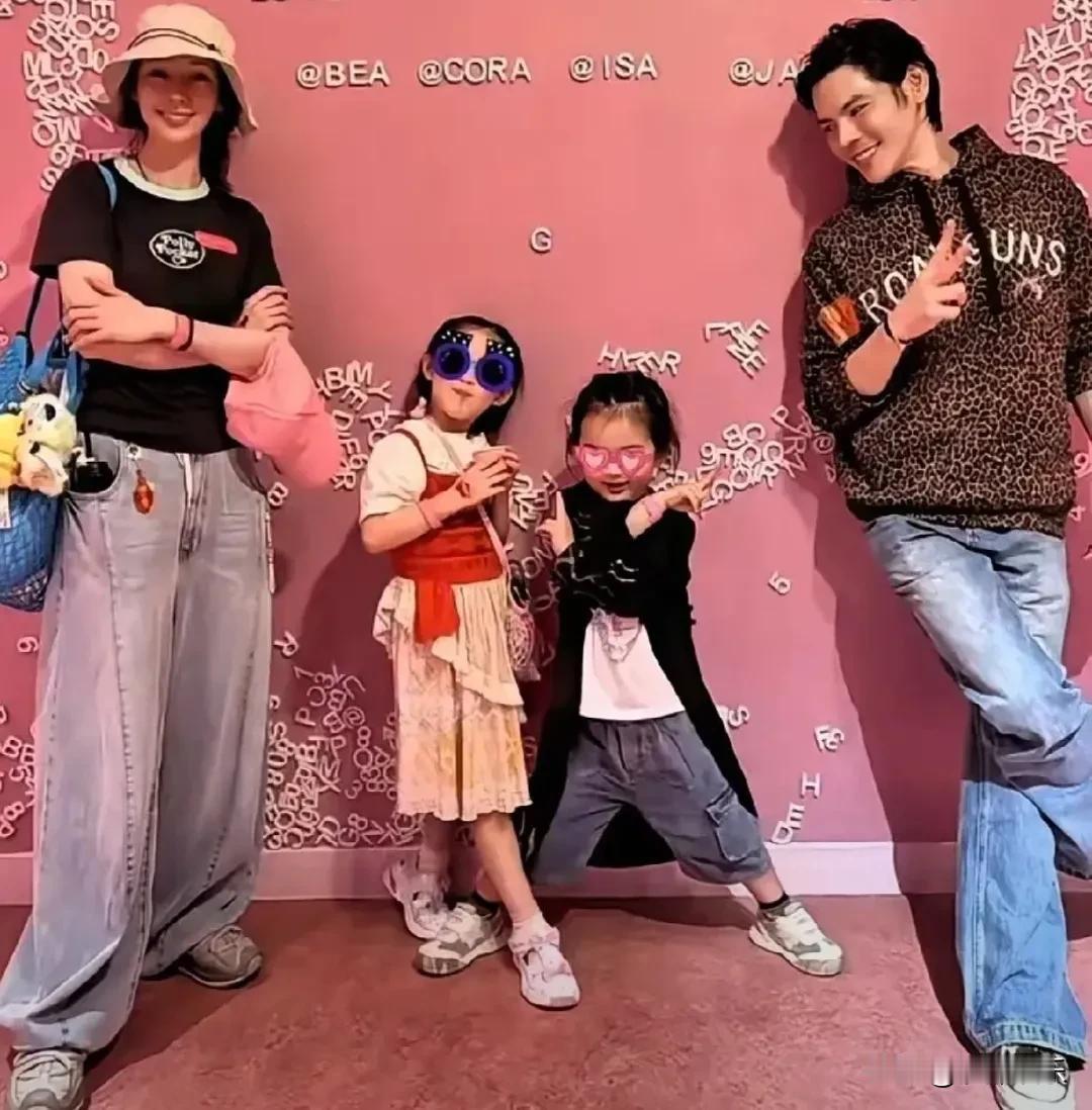 向佐郭碧婷一家四口过情人节：豪门爱情最好的样子，原来是烟火气

说实话，看到向佐