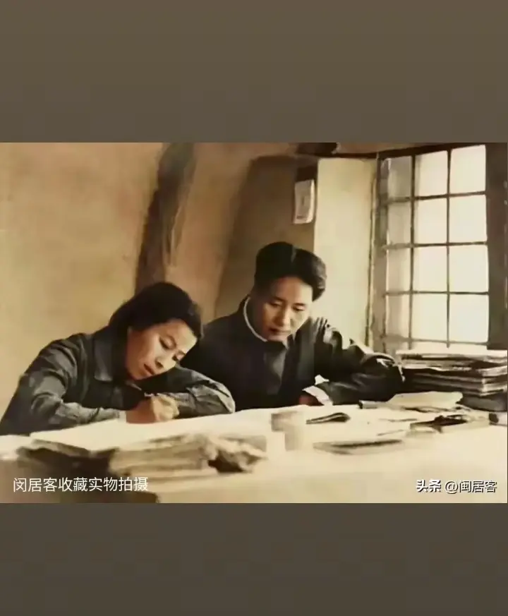 历史回忆一一在战争年代，伟人和江青在一起剪影。