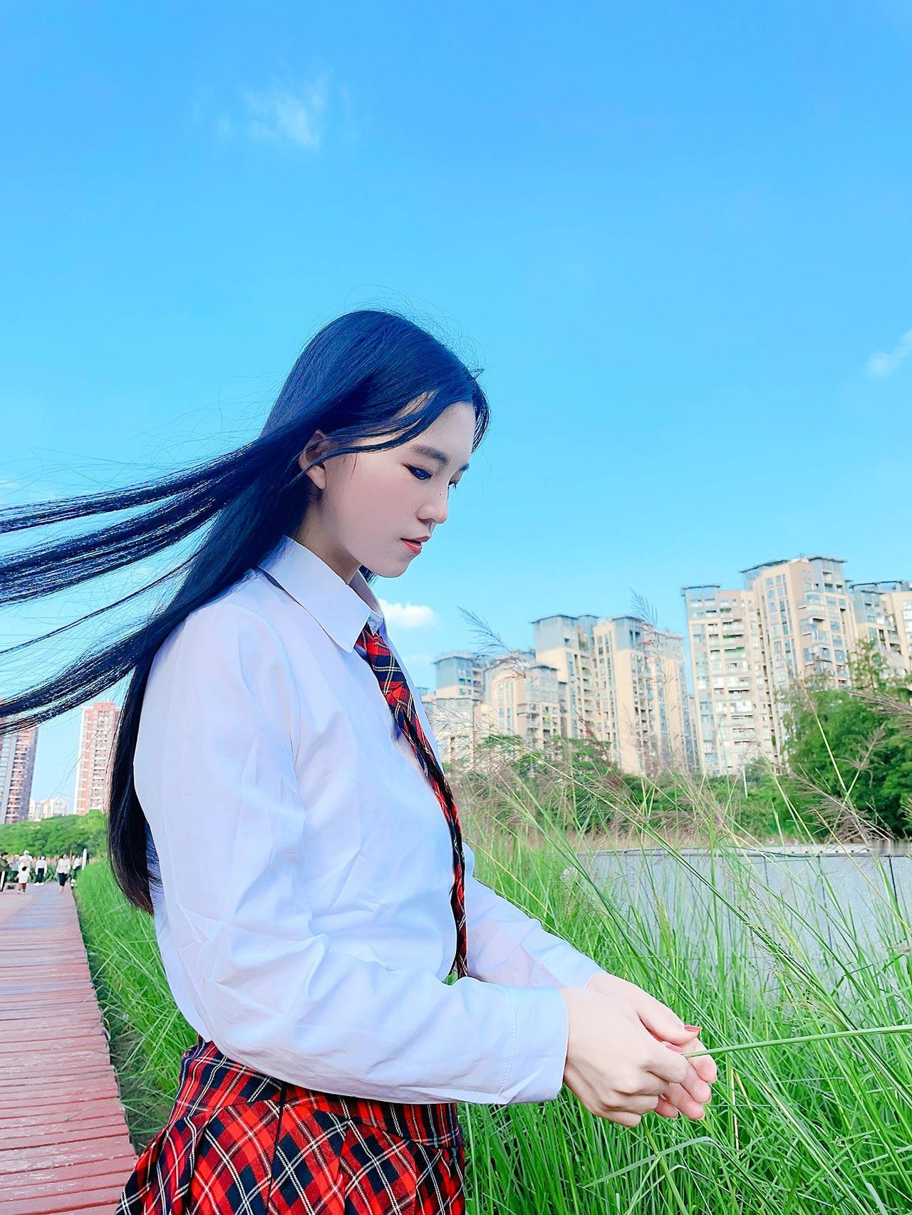 任他凡事清浊，为你一笑间轮回甘堕
美女 袜子 黑丝 过膝袜