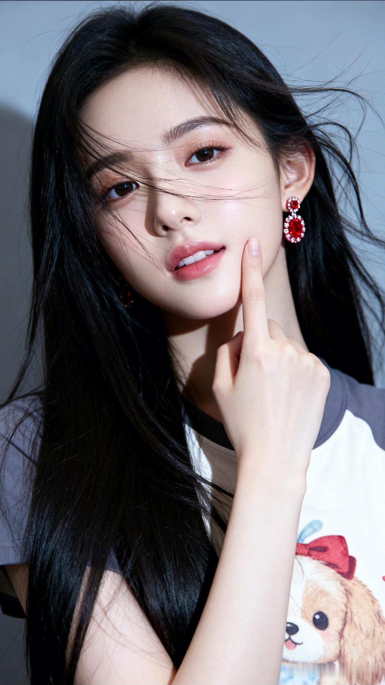 甜美少女风，红宝石耳环，可爱狗狗图案T恤，元气满满的一天！💖🐶💎