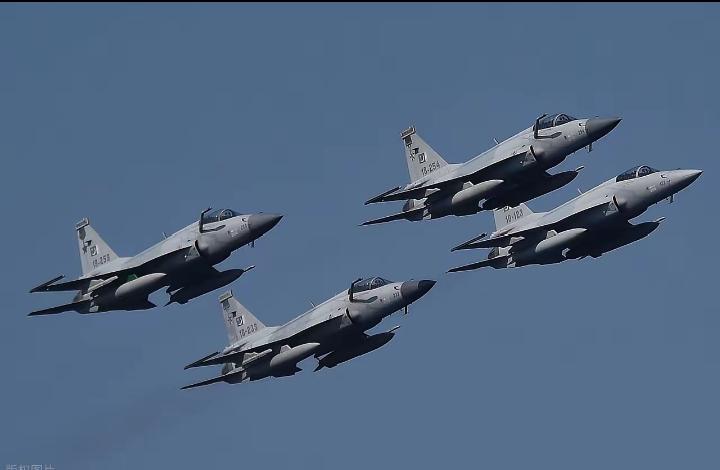 “阿联酋着急了！
​4月12日，在巴基斯坦的战机抵达沙特后，阿联酋也宣布一个消息