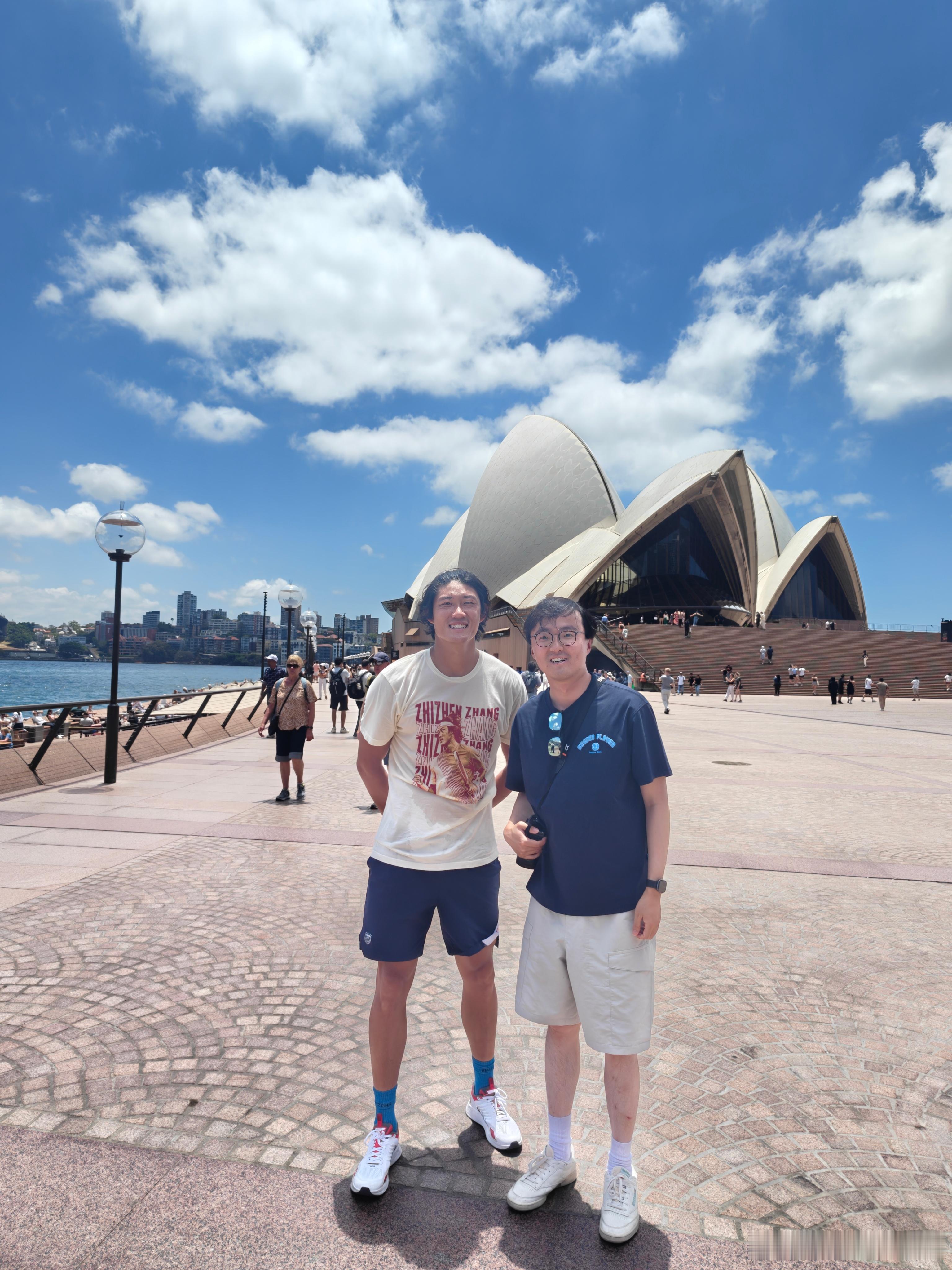 为什么要来最俗的旅游打卡点呢？因为可以偶遇在这打联合杯的张之臻。range说