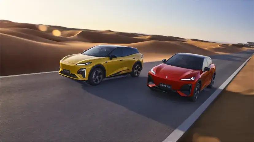 深蓝 S07 为用户打造了一个科技感十足、舒适愉悦的驾乘空间。深蓝 S07 全系