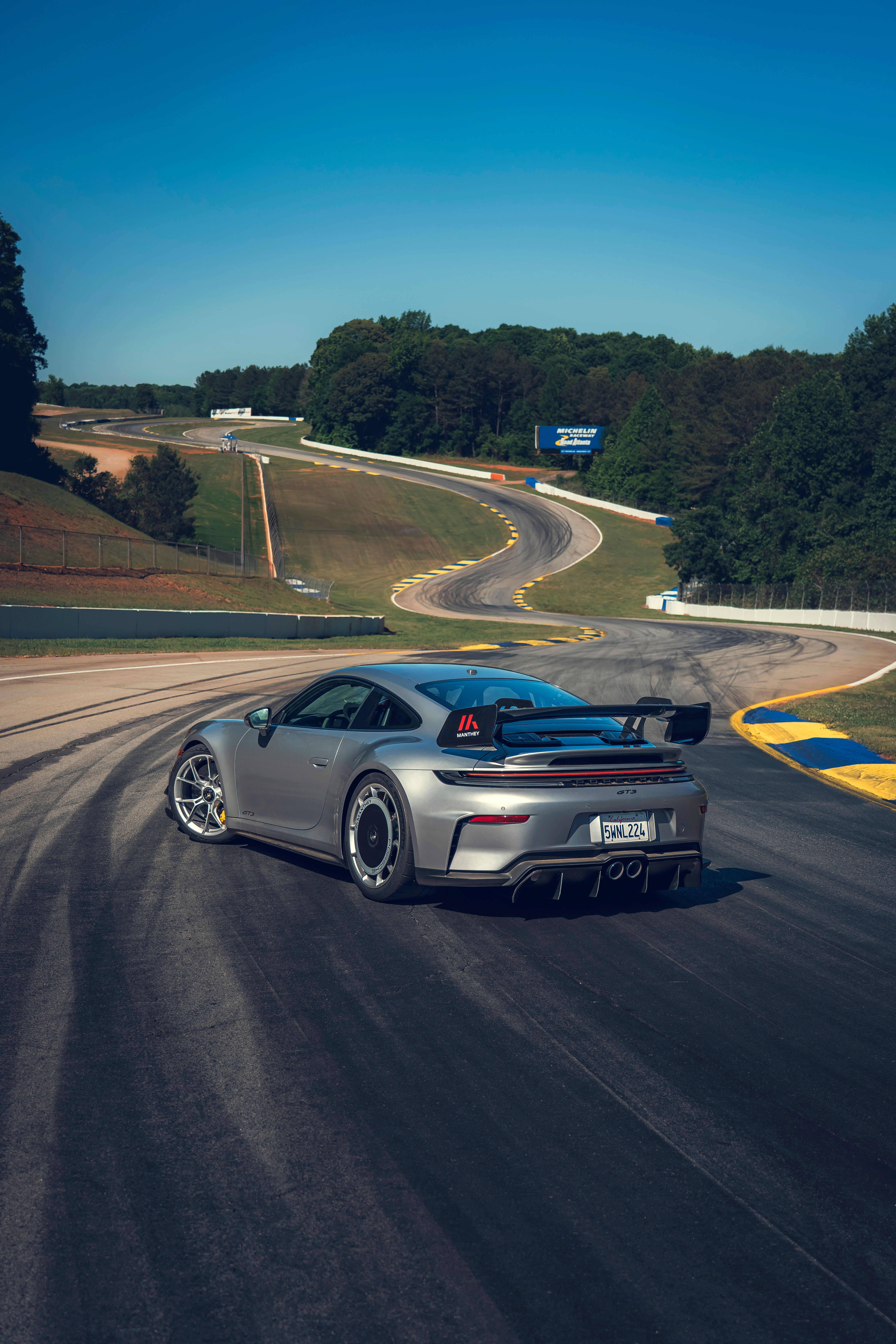 保时捷911 GT3（992.2）带Manthey套件，摄于美国亚特兰大赛道，圈
