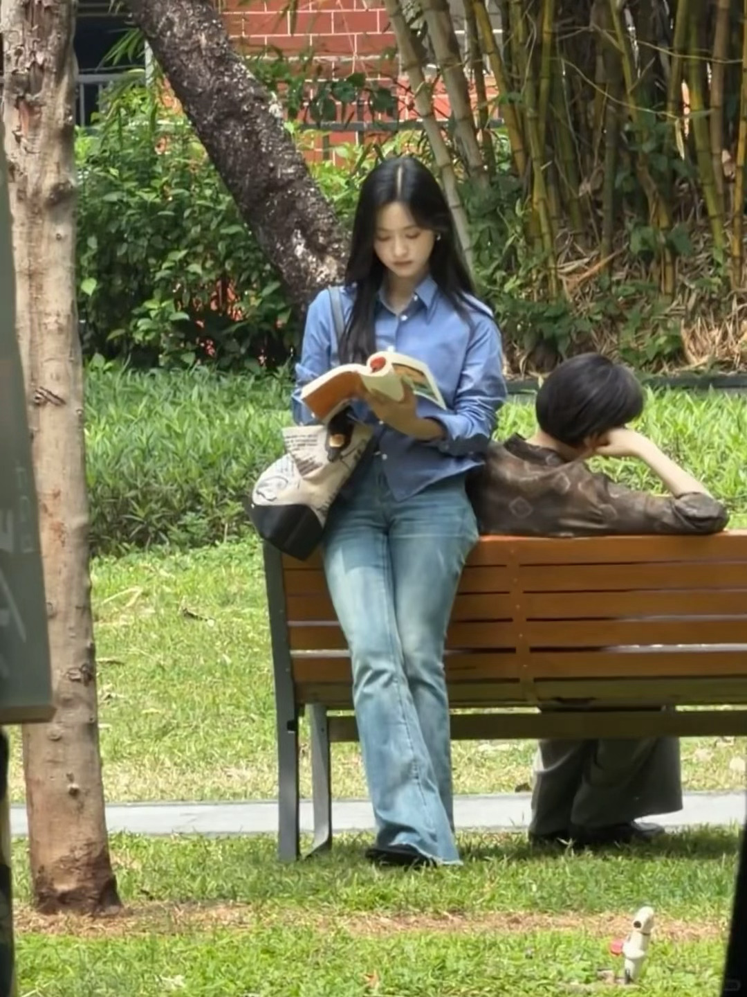 张晚意 沈月《但愿人长久》开机路透剧里衣服还挺挑人的！