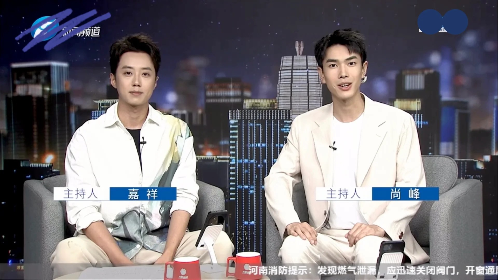 现在电视主持人都是双男主了吗……⁉️