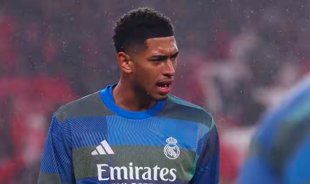 贝林厄姆深陷舆论漩涡：高光褪去，质疑声潮来袭皇马意外跌落欧冠附加赛的阴霾之下，英