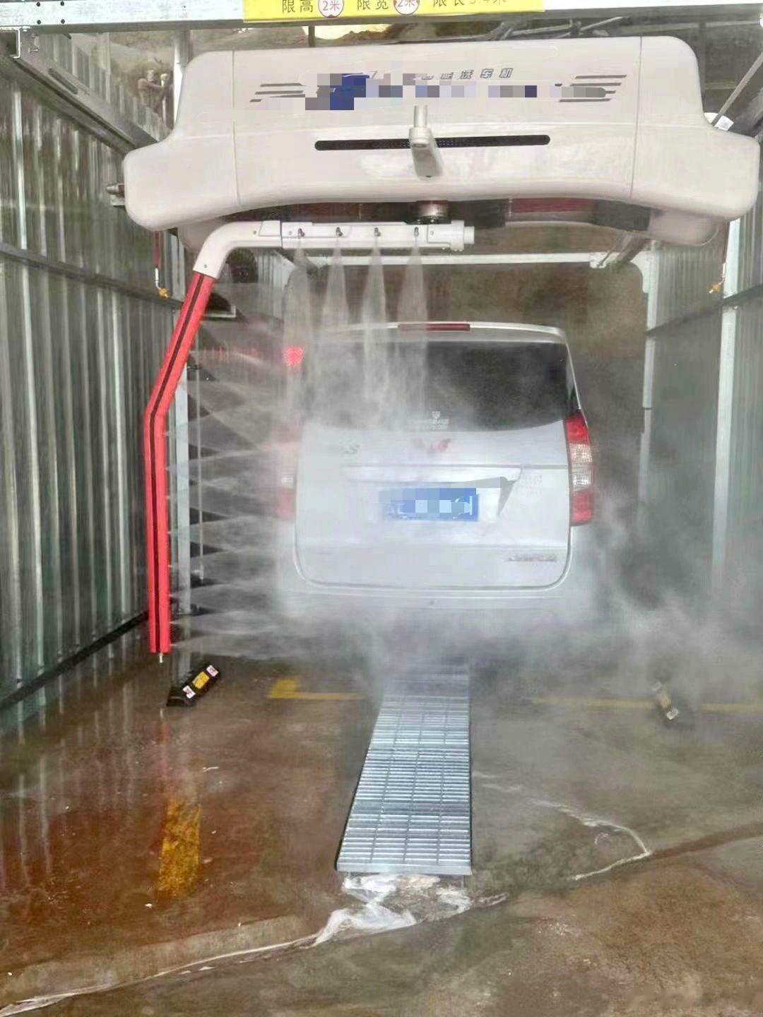 #你会用自助洗车机吗##汽场全开# 现在虽然自助洗车机洗车很方便，但很多人其实都