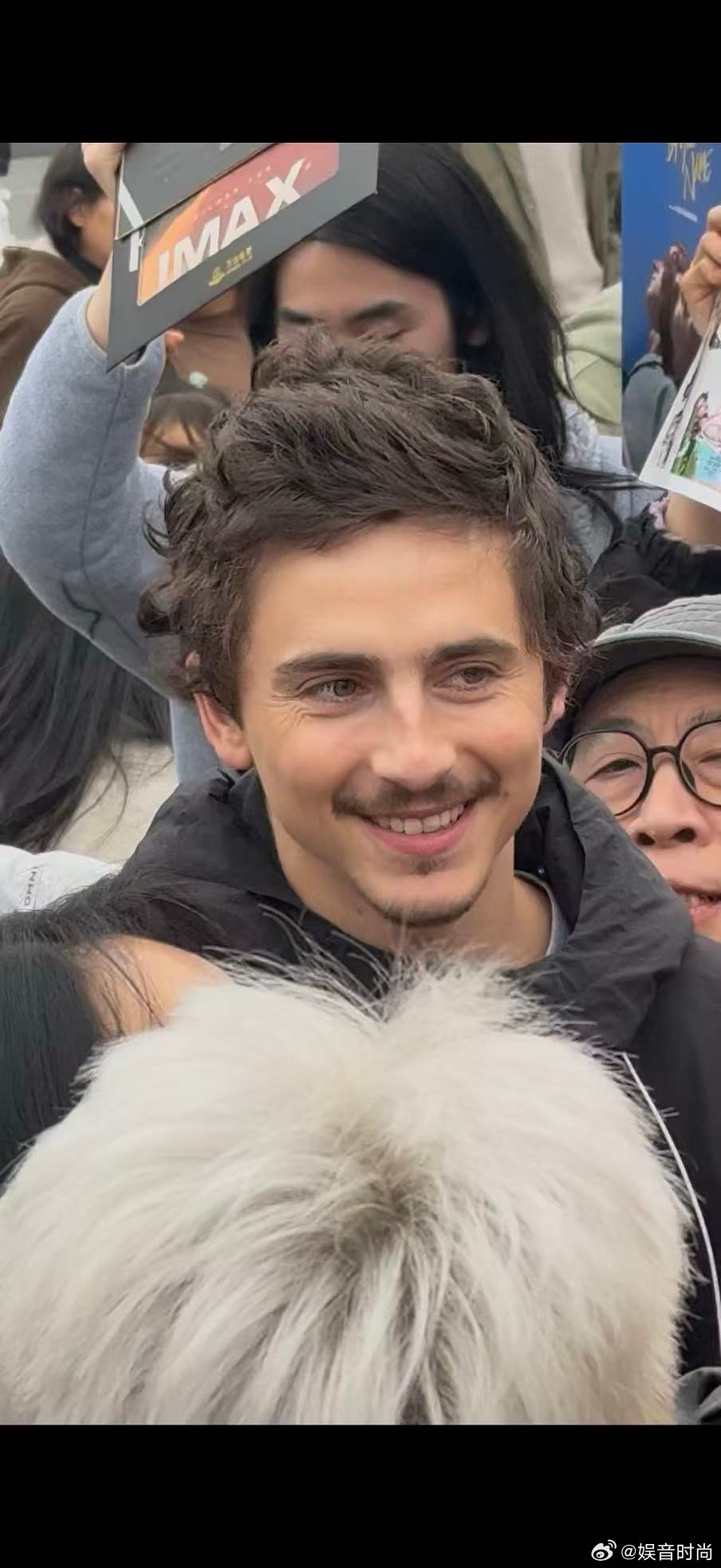 网友成都偶遇甜茶甜茶成都活动 甜茶真的来成都了，突然出现在活动现场被粉丝瞬间包围