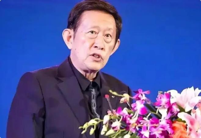 王立群说：贪官只有一个特点，那就是蠢。你不缺吃，不缺穿，不缺钱花，每个月的工资都