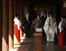 日本民意真相：有人喊拆靖国神社，62%的人却支持拜鬼。

2026年8月15日日