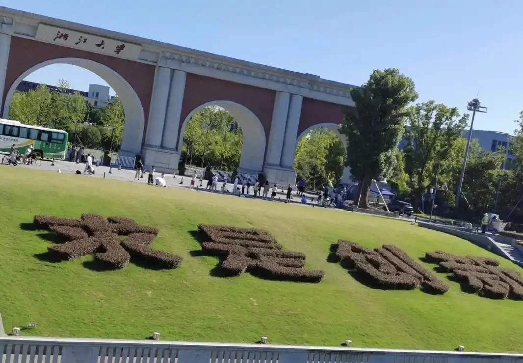 贫困生有旅游的权利