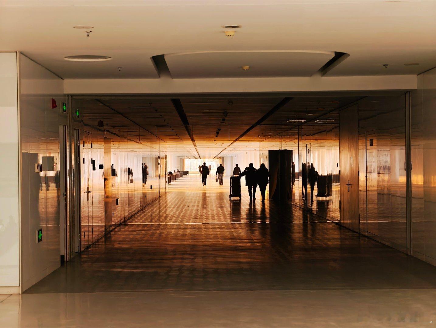 长城技术中心的黄昏美得不像话！更让人期待的是，马上就能吃长城食堂的驴肉火烧啦！！