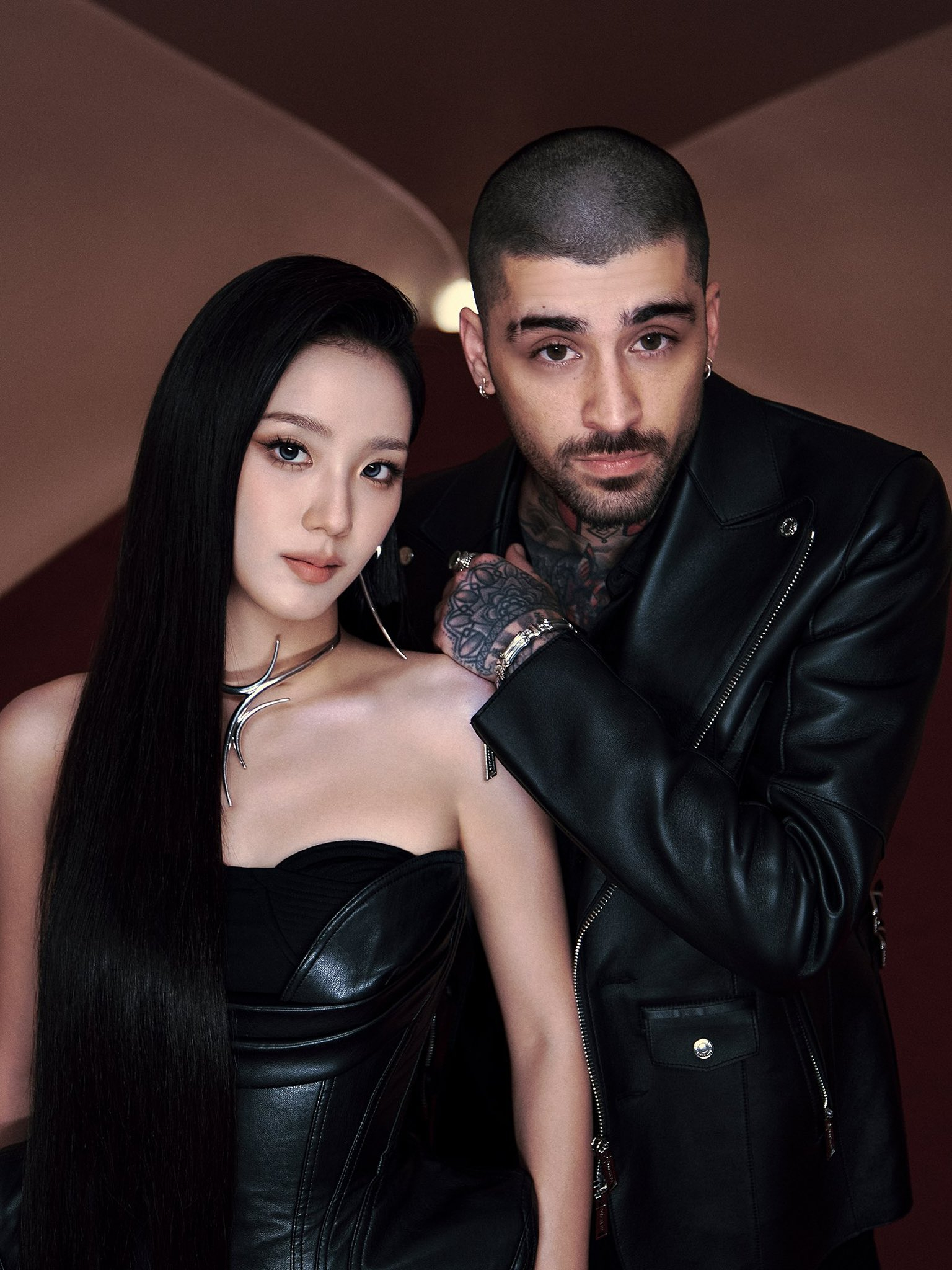 JISOO谈及与Zayn的合作：「在与Zayn协调意见的过程中，没有任何困难之处