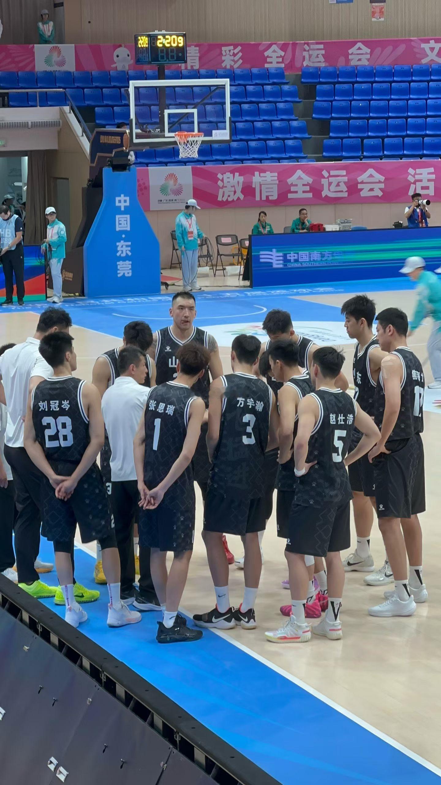 山东成年男篮获得全运会第五名，球员方面，陶汉林26分17篮板3助攻，王岚嵚14分