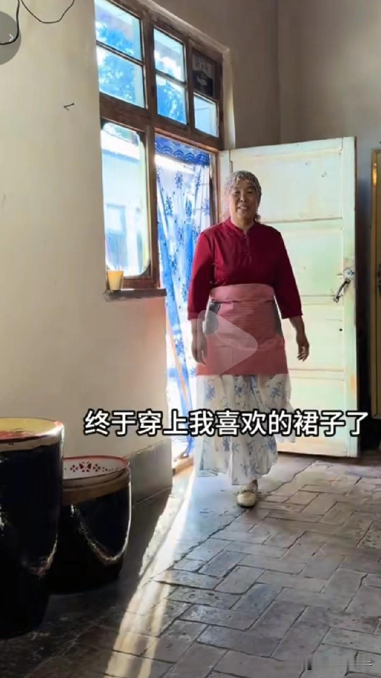穆萨果然是妈妈坚强的后盾，看来妈妈以后要单干了，居然开通了抖音账号，要教大家做饭