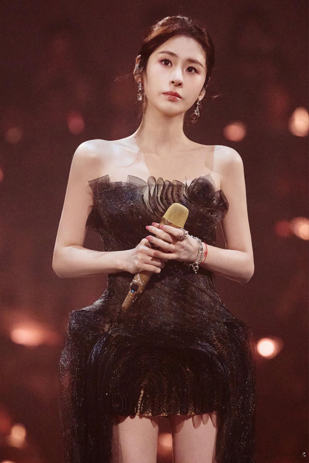 张碧晨帮助理追星刘宇宁 张碧晨也太可爱了吧🤣盛典上主动 cue 帮助理追星刘宇