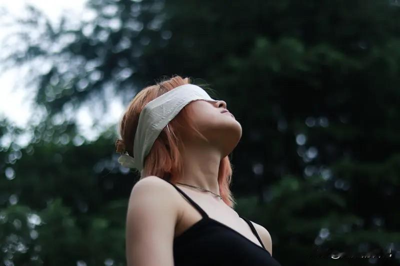 没心没肺，如果你明白了生命的意义，应该只剩下快乐了。
实际生命本来没有意义，
是