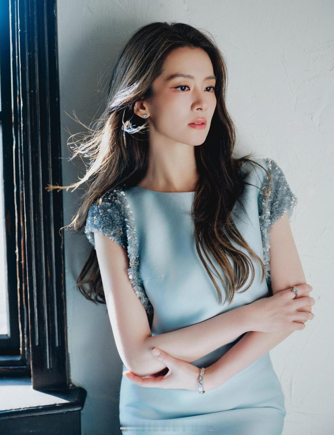 陈昊宇央视经典之夜出图，她现在能开演唱会能演话剧，能古装能现代，能偶像能生活，好