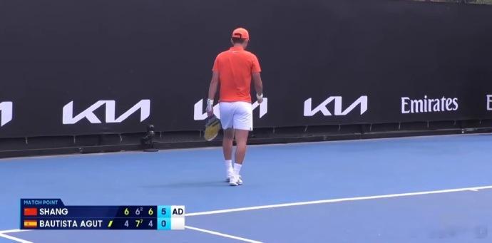 小商涨球啦！力克强敌拿下澳网开门红！在澳网2026男单首轮一场备受瞩目的对决中，