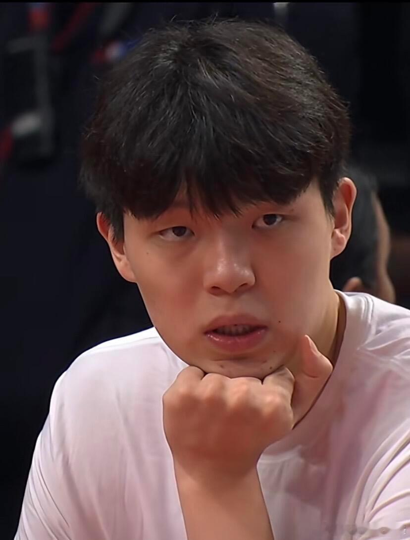 杨瀚森连续三场未登场开拓者主教练想赢球想疯了？，就是让杨瀚森在场下学习，我心碎了