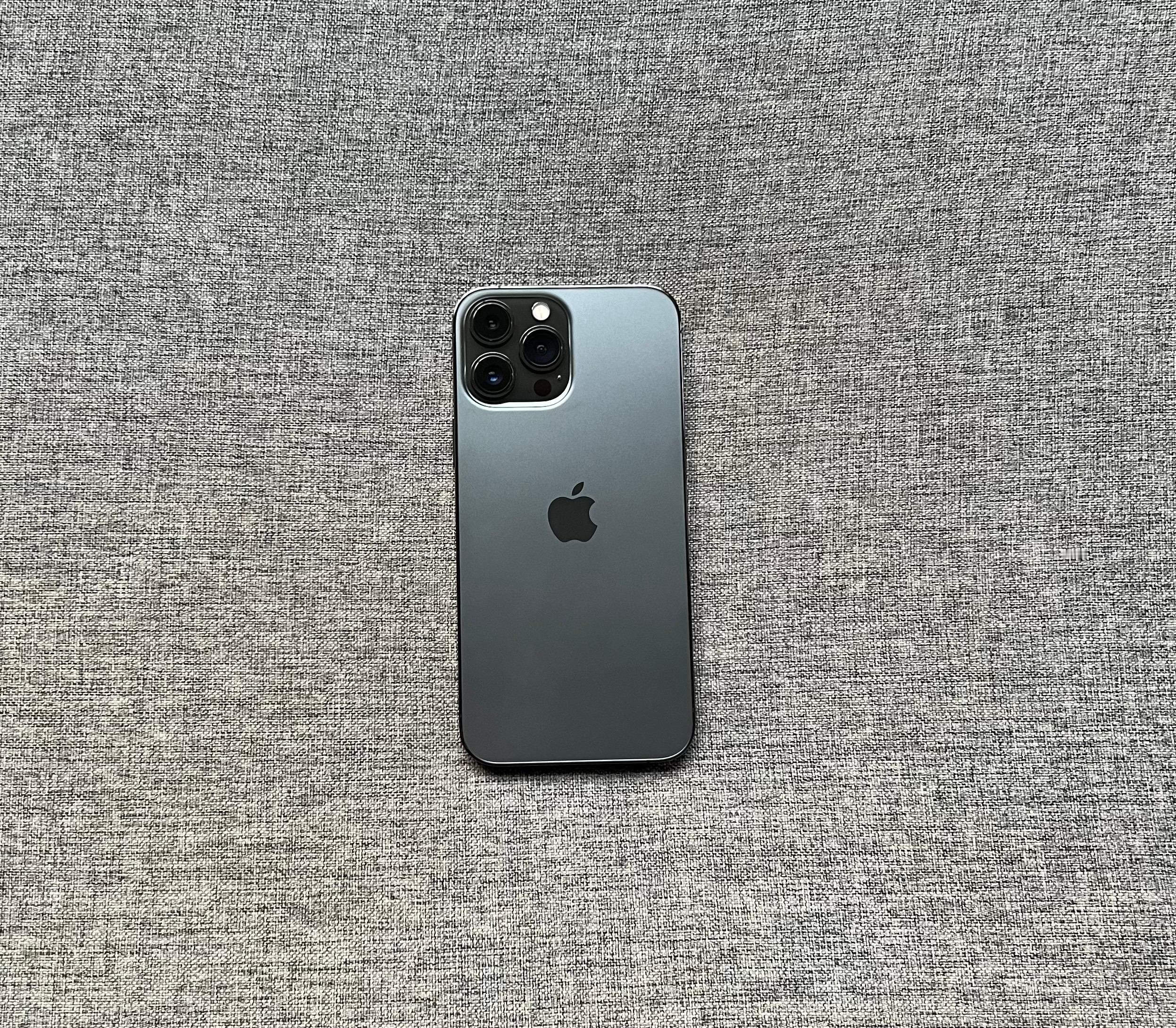 iPhone13 Pro Max 256G 黑色，屏幕完美，中框轻微划痕，包换全