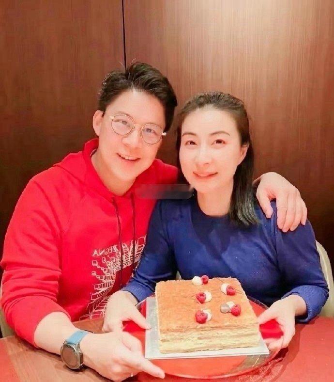 霍家基因真果然强啊，郭晶晶三个孩子老大像爷爷，老二像奶奶，老三像爸爸 ​​​