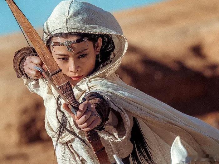 吴京回应镖人票房逆袭同时看过《封神2》和《镖人》的，选陈丽君演阿育娅，影片里她除