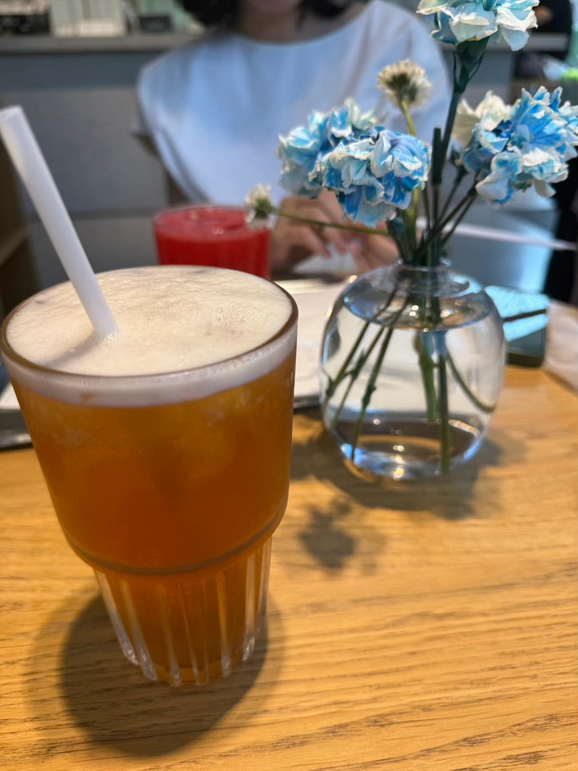 这个季节逛街就是从一个店到另一个店心疼北京人，天天在蒸笼里，一定蒸的嫩嫩的很好吃