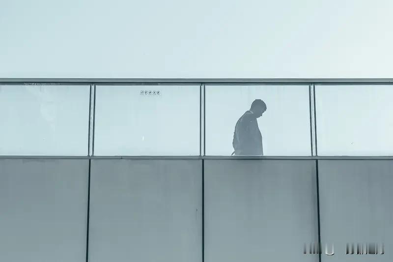 举报贩假被围殴
造假贩假何其嚣张
近日，职业打假人“福建铁铁”
在潮州市展销会上