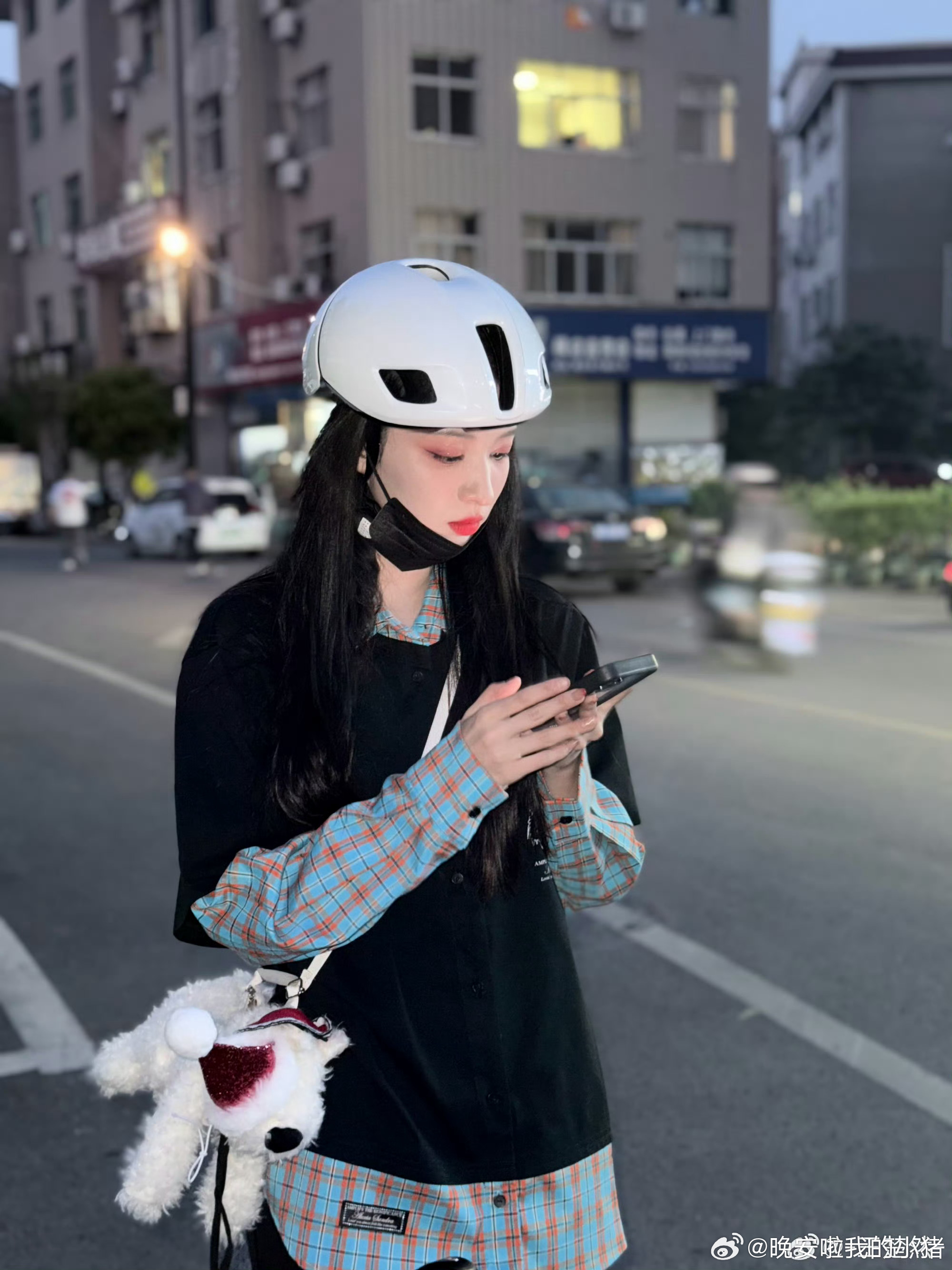 王楚然今日营业，骑车的氧气少女，兜个风～😉😉 ​​​