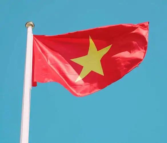 被死对头救起来是什么感觉？越南这艘货船的船员最有发言权。上周六他们在南海偷建对抗